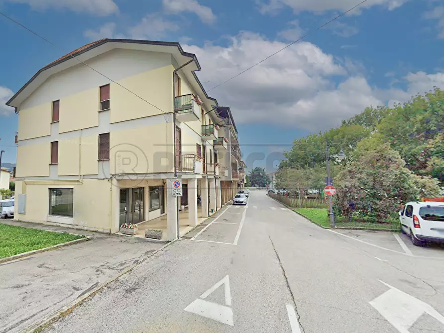 Immagine 3 di Locale commerciale in vendita  in Piazza G. Mazzini 26 a Trissino