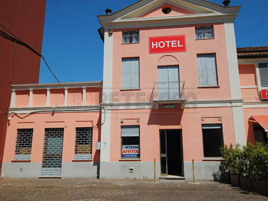 Immagine 4 di Locale commerciale in affitto  in via monte pasubio 27 a Cornedo Vicentino