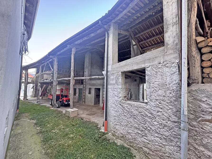 Immagine 1 di Magazzino in vendita  in Contrada Marcantoni 18 a Valdagno