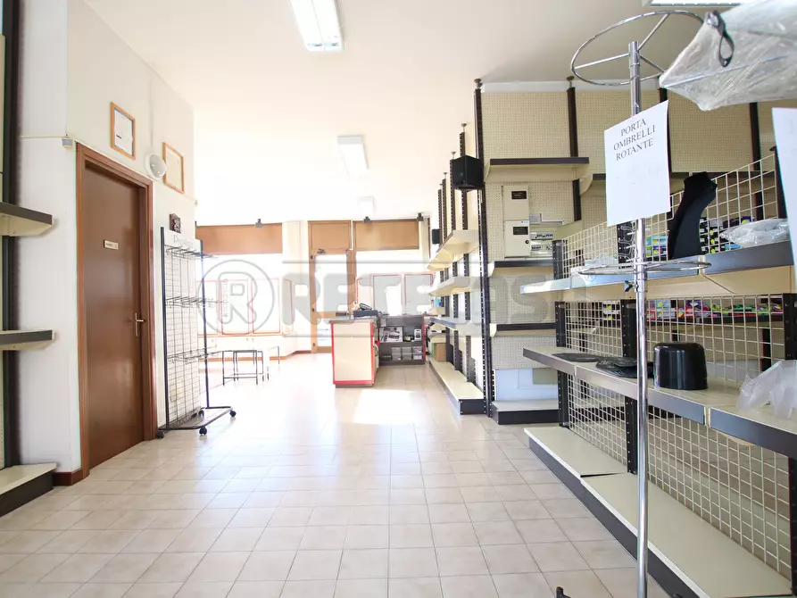 Immagine 3 di Locale commerciale in vendita  in Via Gaetano Salvemini 65 a Vicenza