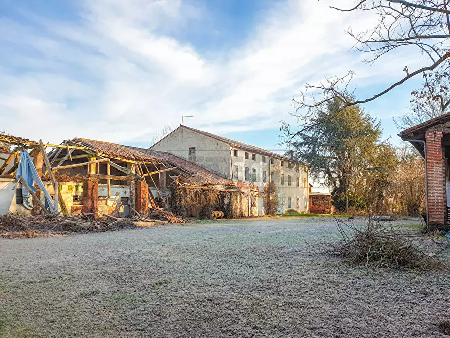 Immagine 1 di Rustico / casale in vendita  in Via Postumia 4 a Bolzano Vicentino