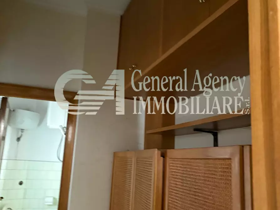 Immagine 40 di Appartamento in vendita  in via guido de ruggiero a Roma