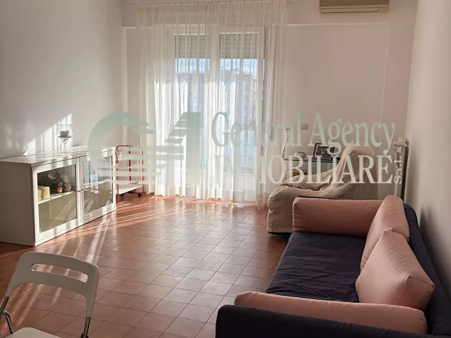 Immagine 1 di Trilocale in affitto  in Via Canton a Roma