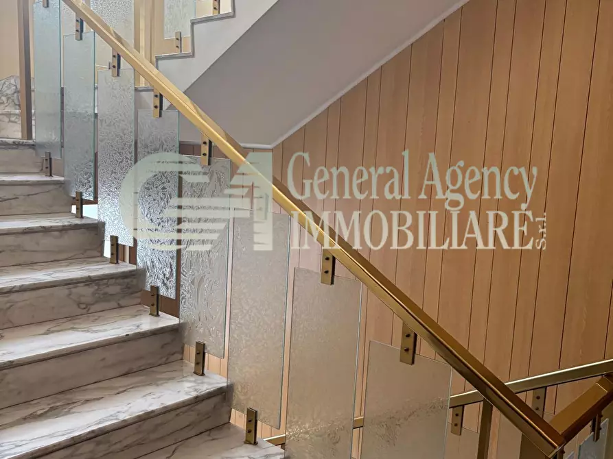 Immagine 10 di Appartamento in vendita  in via guido de ruggiero a Roma