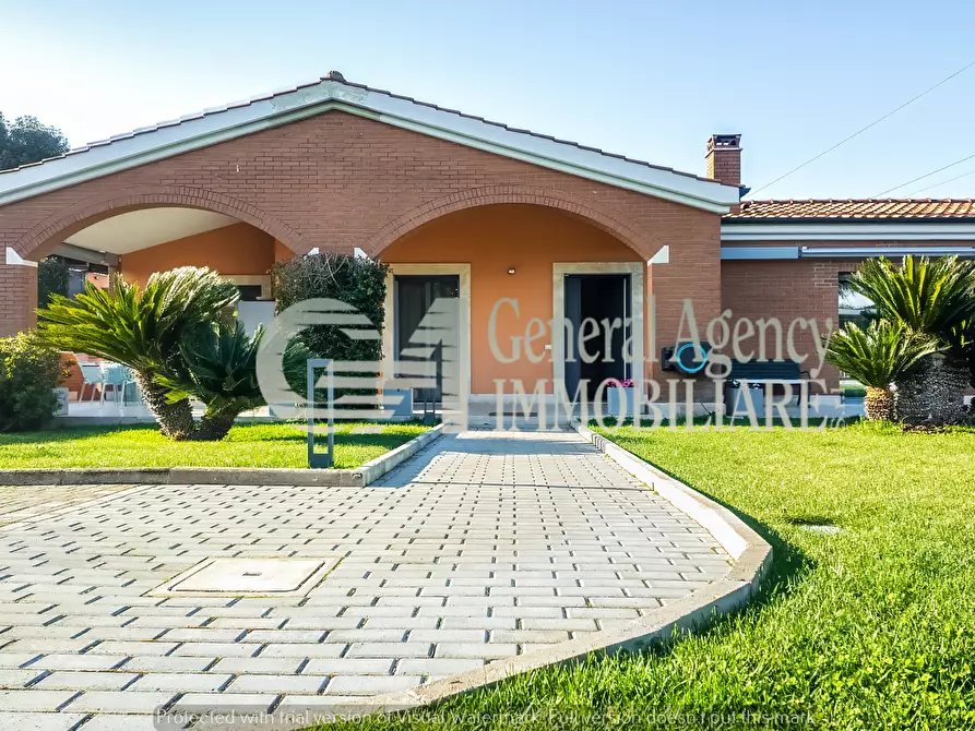 Immagine 38 di Villa in affitto  in Via Mario Mattoli a Roma