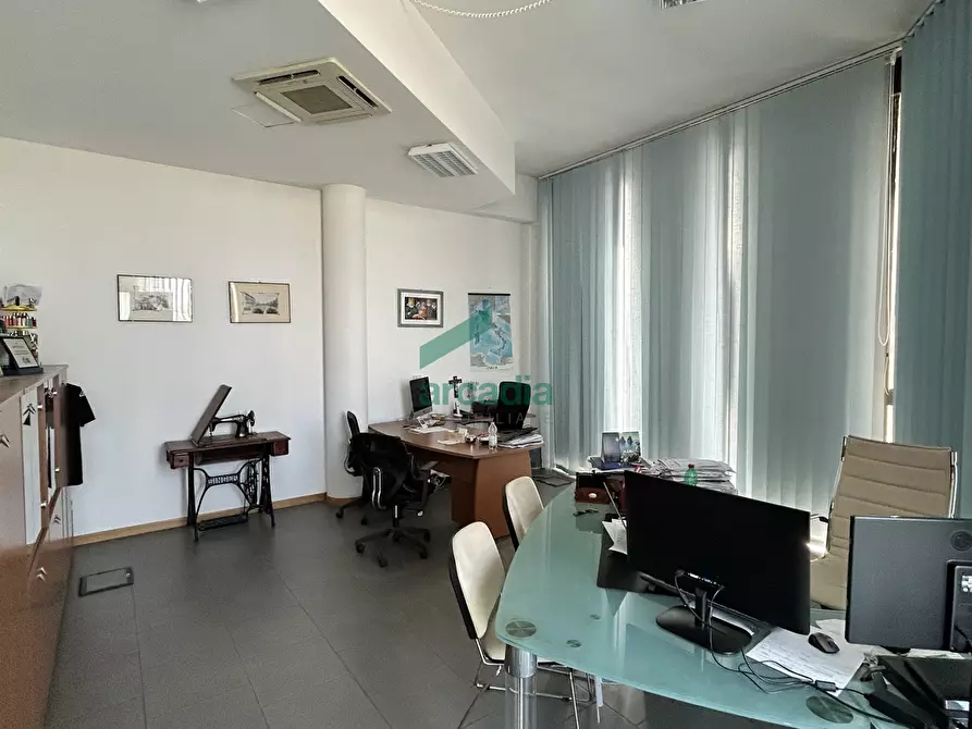 Immagine 9 di Ufficio in affitto  in Via delle Margherite 6 a Modugno