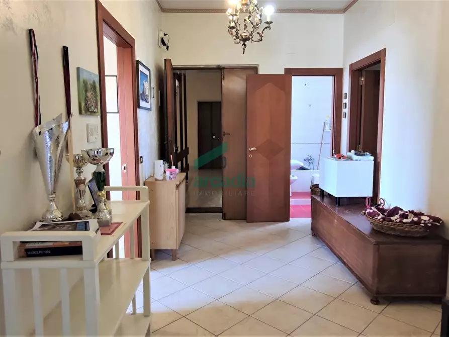 Immagine 11 di Pentalocale in vendita  in Via Pietro Carenza 20 a Turi