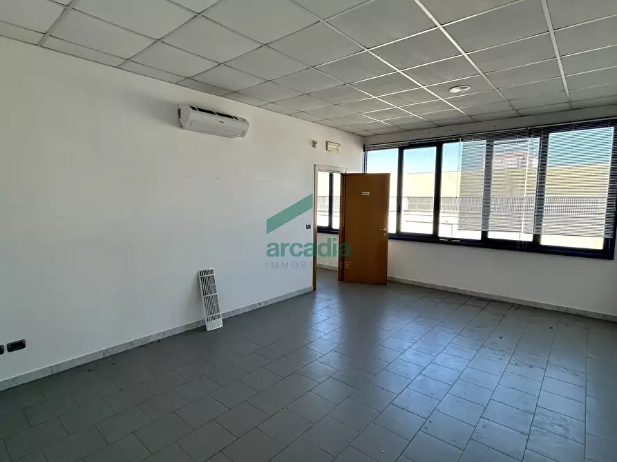 Immagine 8 di Ufficio in affitto  in S.P.231 km 81+100 a Modugno