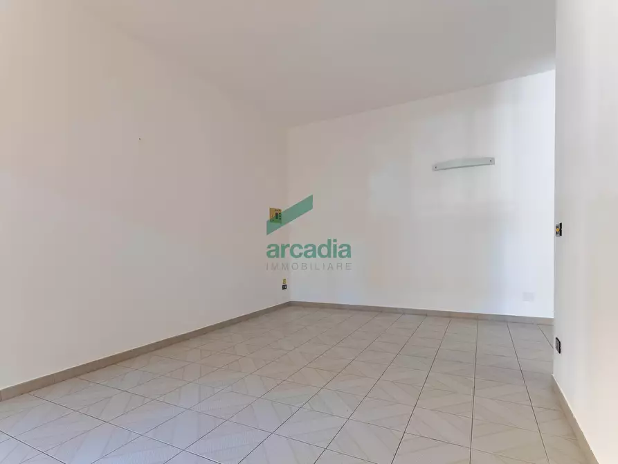 Immagine 35 di Ufficio in vendita  in Via Camillo Rosalba 49 a Bari