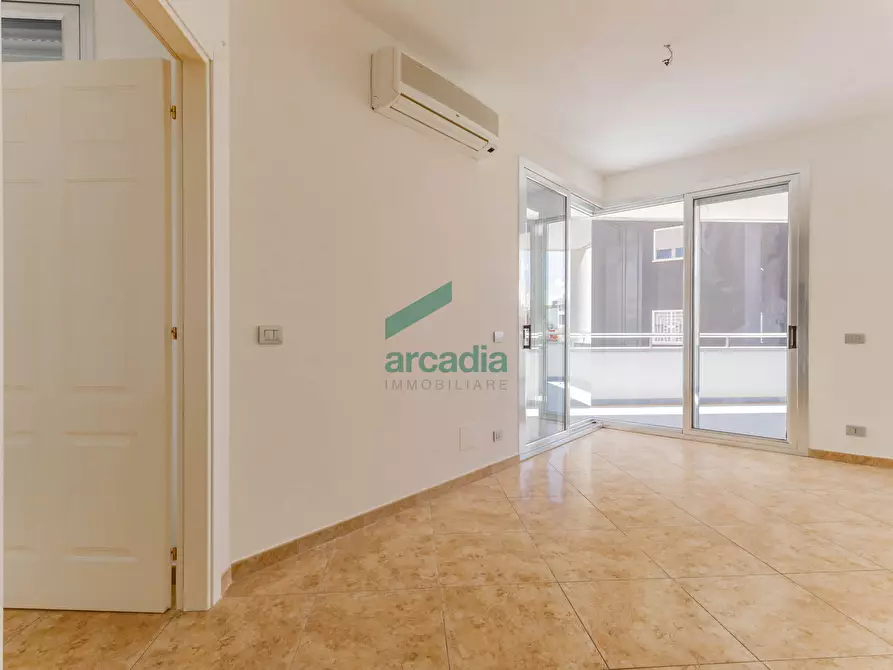 Immagine 48 di Quadrilocale in vendita  in Viale Louis Pasteur 15A a Bari