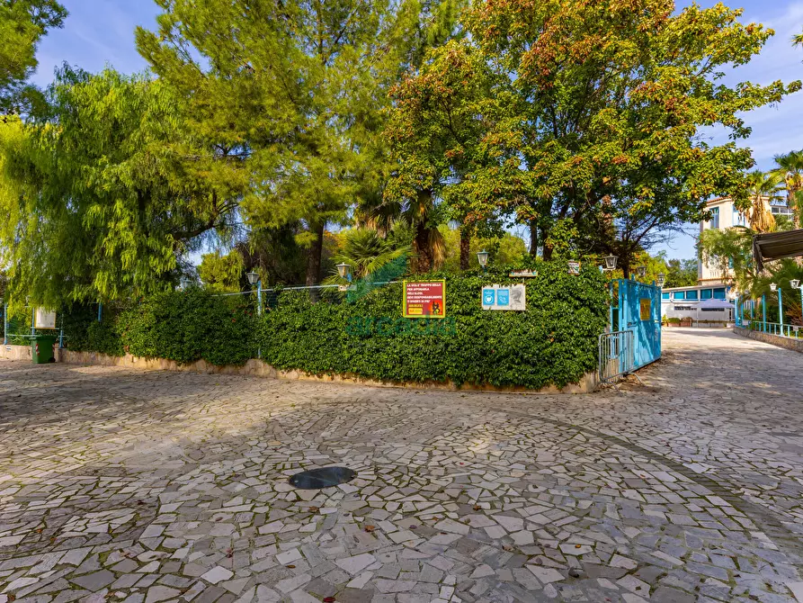 Immagine 51 di Locale commerciale in vendita  in Strada la Grava 16 a Bari