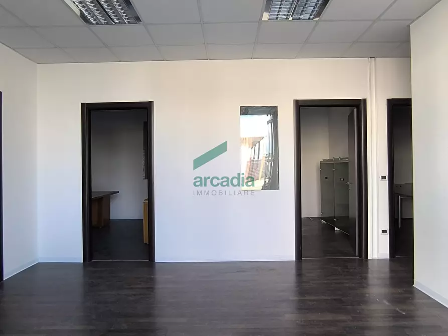 Immagine 24 di Attività artigianale in affitto  in S.S. 16 km 810,800 SN a Triggiano