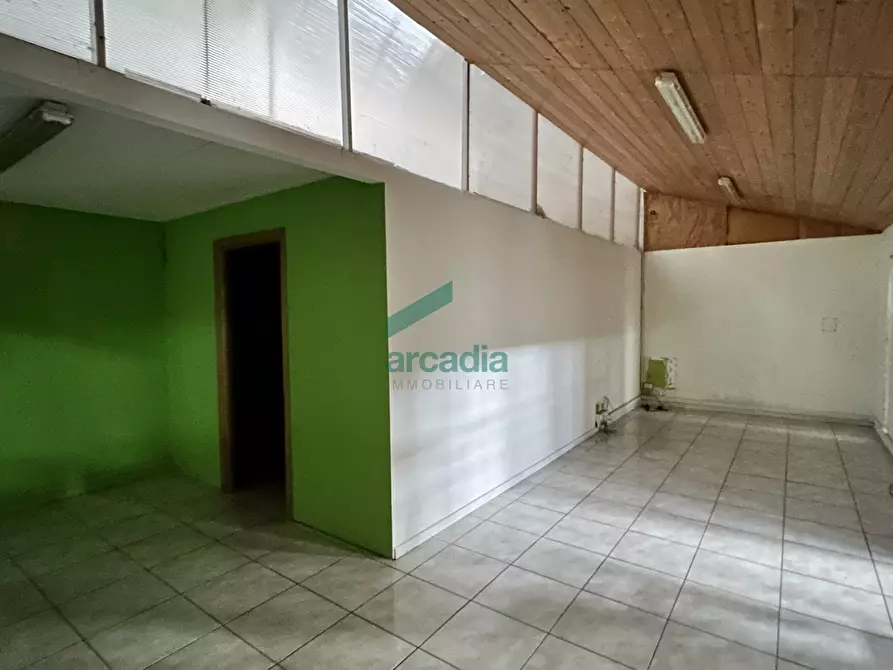 Immagine 9 di Attività artigianale in affitto  in Via Modugno 97 a Bitonto