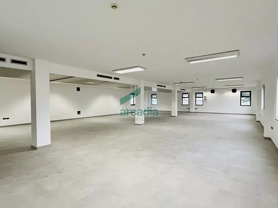 Immagine 7 di Ufficio in vendita  in Via Saverio Milella 2/bis a Bari