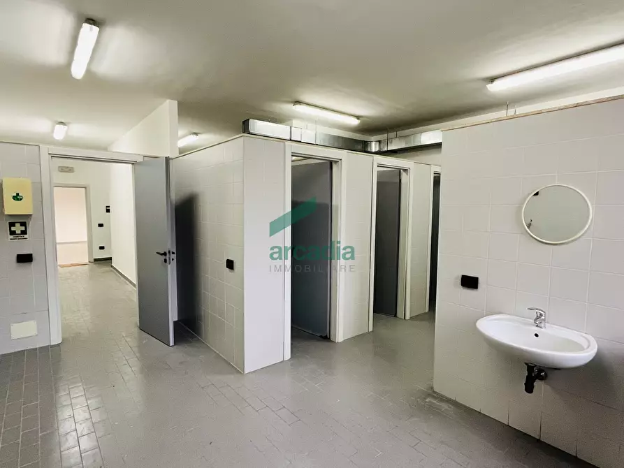 Immagine 9 di Ufficio in vendita  in Via Saverio Milella 2/bis a Bari