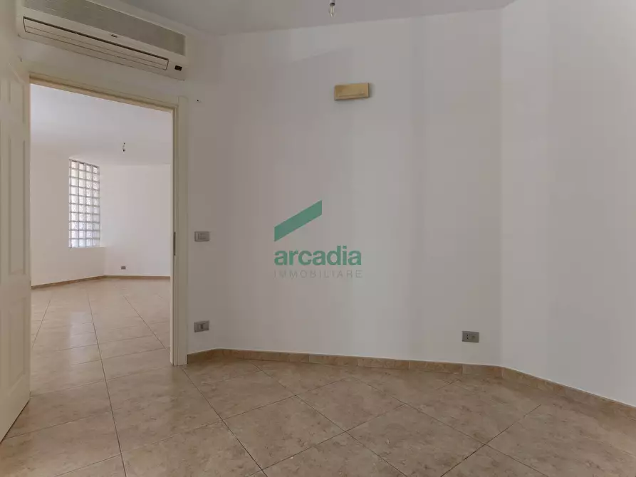 Immagine 56 di Quadrilocale in vendita  in Viale Louis Pasteur 15A a Bari