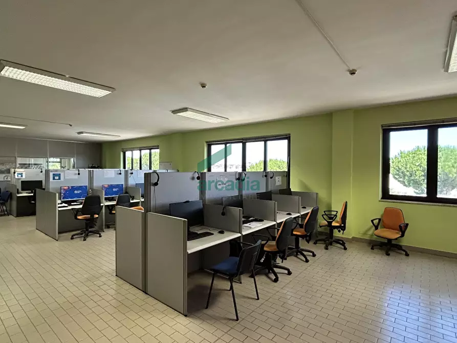 Immagine 10 di Ufficio in vendita  in Via Saverio Milella 2/bis a Bari