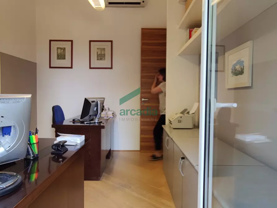 Immagine 19 di Ufficio in vendita  in Via Papa Giovanni Paolo I' 10/E a Bari