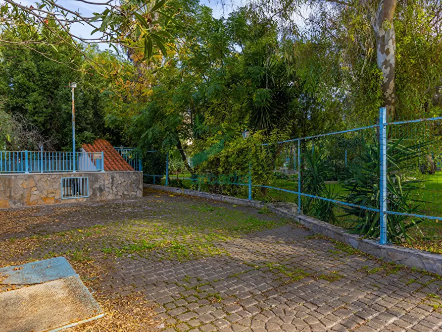 Immagine 60 di Locale commerciale in vendita  in Strada la Grava 16 a Bari