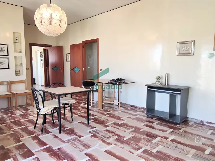 Immagine 3 di Pentalocale in vendita  in Via Pietro Carenza 20 a Turi