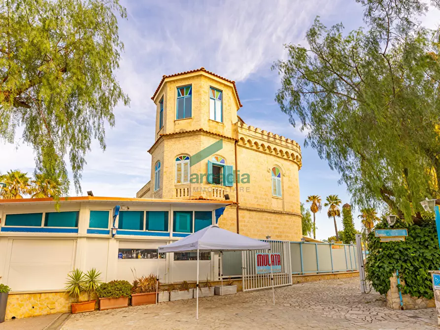 Immagine 15 di Locale commerciale in vendita  in Strada la Grava 16 a Bari