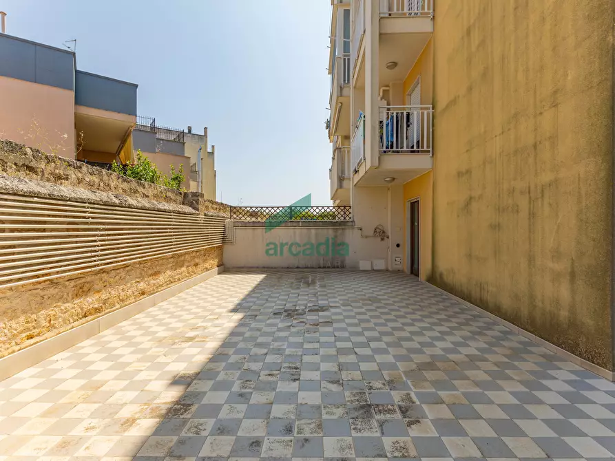 Immagine 32 di Trilocale in vendita  in Via Benigno Zaccagnini 1 a Bitetto