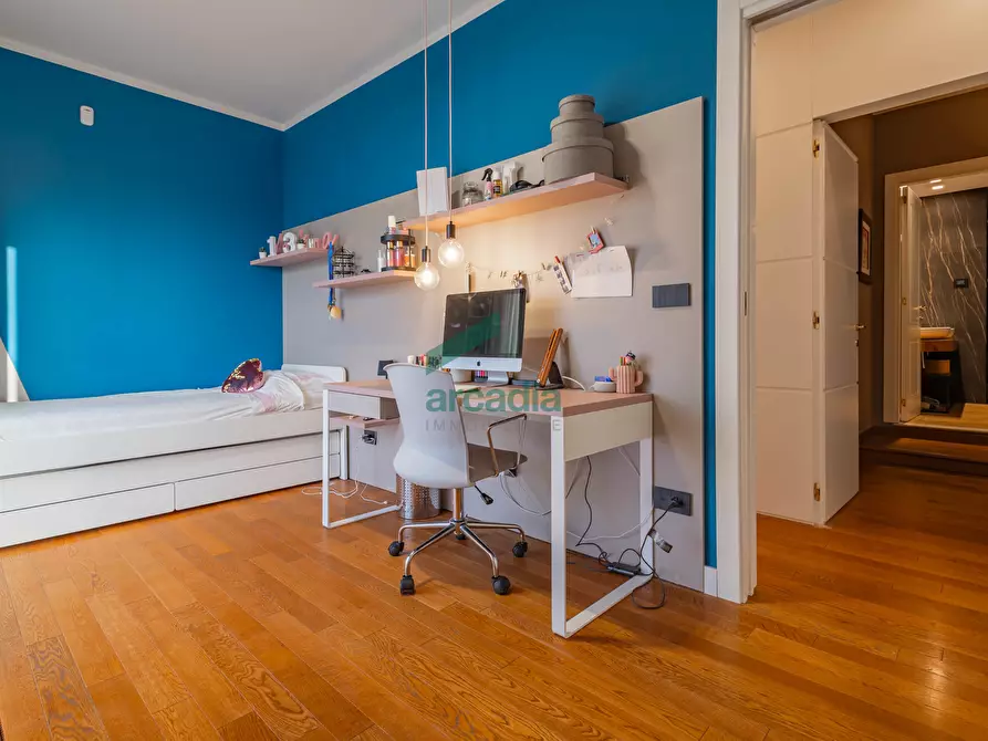 Immagine 23 di Attico in vendita  in Via Vincenzo Roppo 2d a Bari