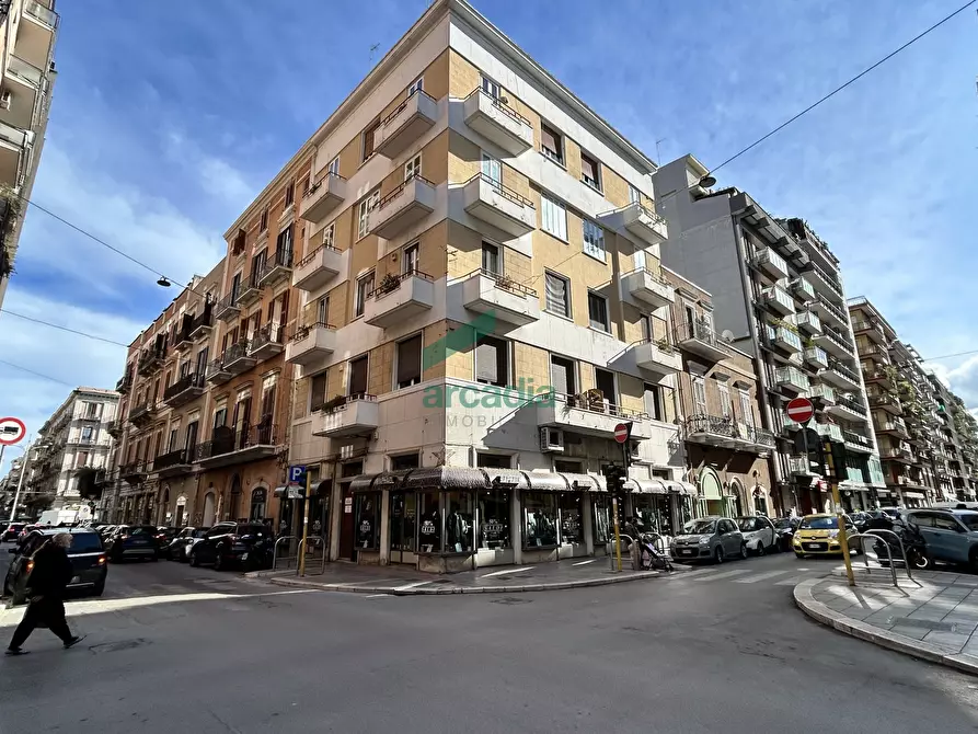 Immagine 3 di Locale commerciale in vendita  in Via Dante Alighieri 22 a Bari