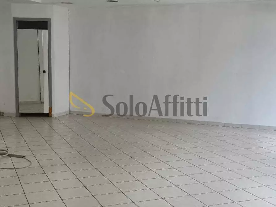 Immagine 4 di Locale commerciale in affitto  in Via Dante Di Nanni 64 a Torino