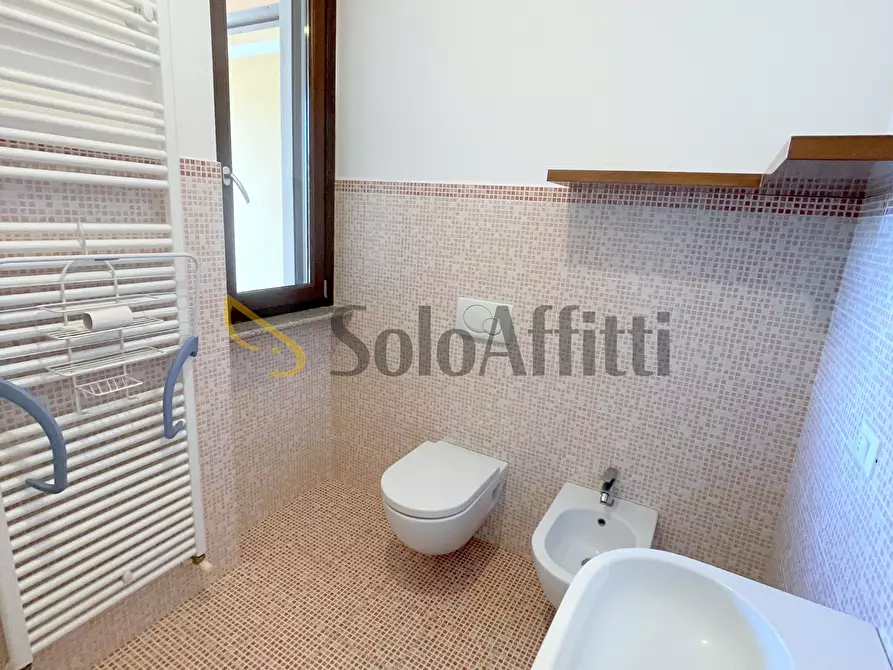 Immagine 11 di Trilocale in affitto  a Osimo