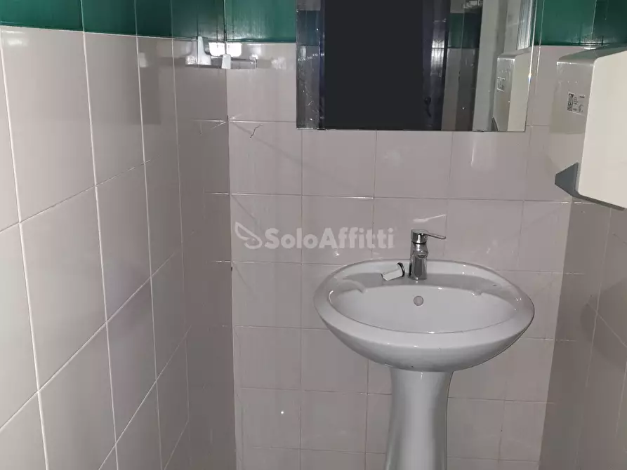 Immagine 8 di Ufficio in affitto  a Catanzaro