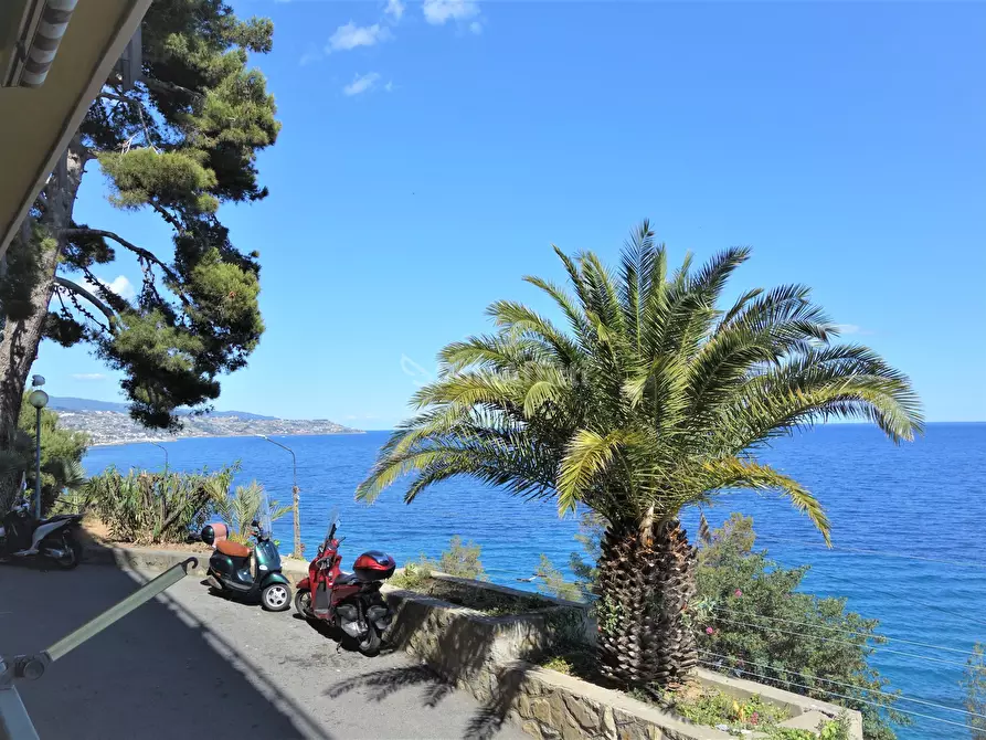 Immagine 9 di Trilocale in affitto  in Corso Guglielmo Marconi 374 a San Remo