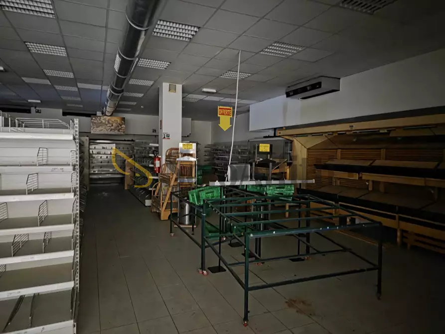 Immagine 13 di Locale commerciale in affitto  in Via Mario Pellegrini a Vignola