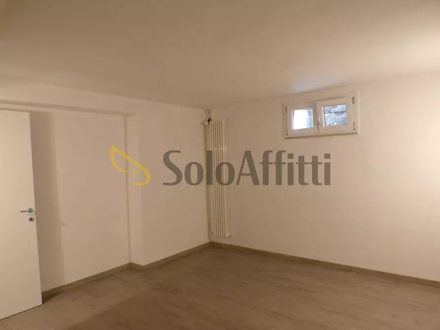 Immagine 10 di Ufficio in affitto  in Via Eredi Farina 19 a Pavia