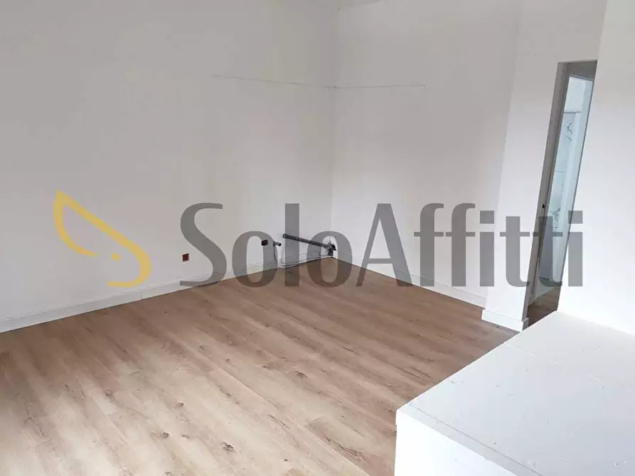 Immagine 8 di Locale commerciale in affitto  in Via Monte Santo 3 a Cinisello Balsamo