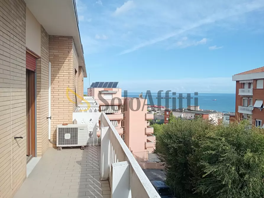 Immagine 5 di Quadrilocale in affitto  a Falconara Marittima