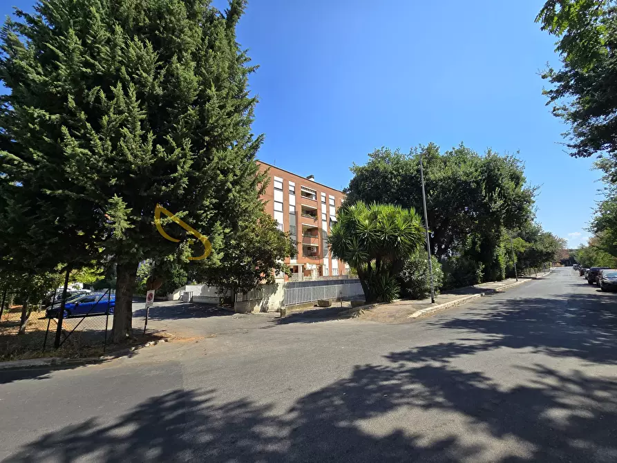 Immagine 26 di Trilocale in affitto  in Via Augusto Camerini 50 a Roma
