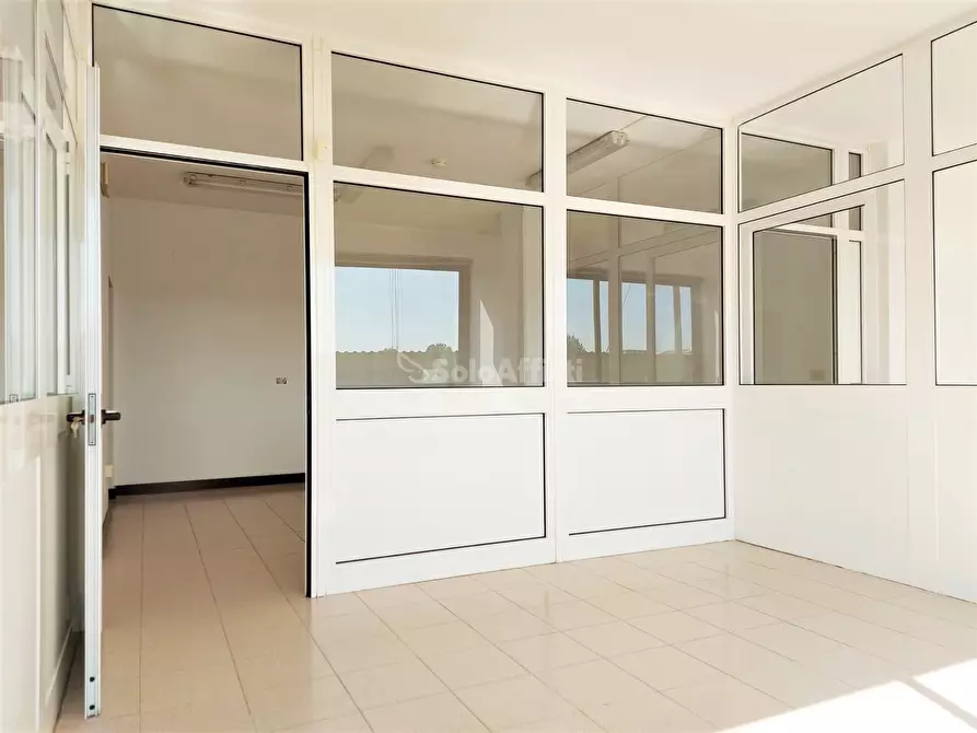 Immagine 20 di Ufficio in affitto  in Via Ivo Oliveti a Fiumicino