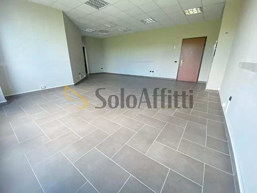 Immagine 3 di Ufficio in affitto  in Viale delle industrie a Caserta