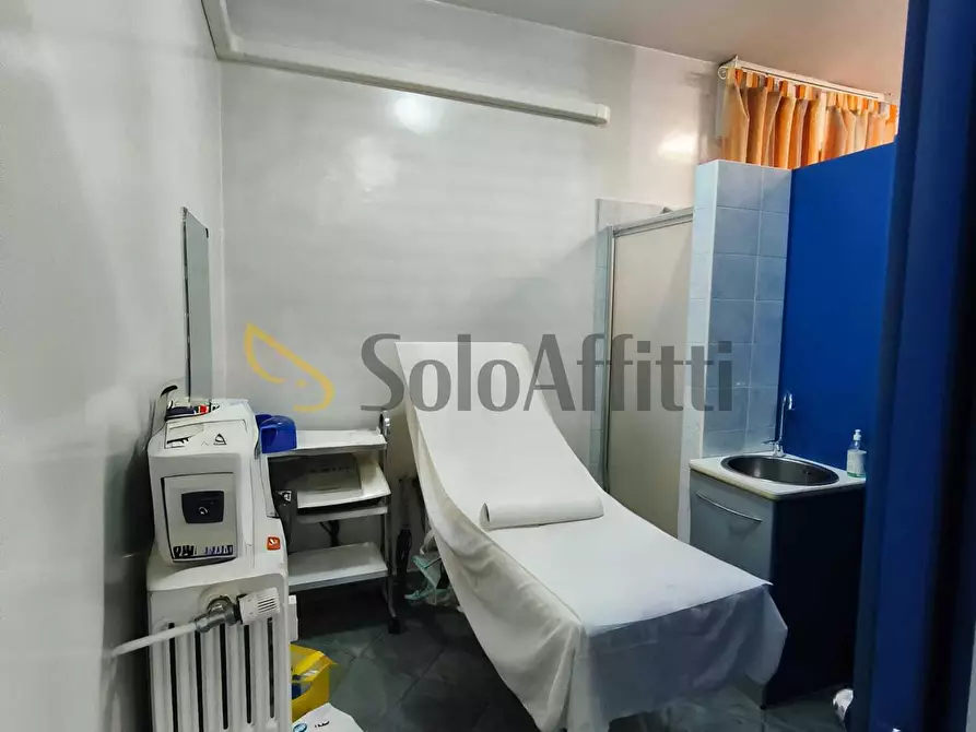 Immagine 9 di Locale commerciale in affitto  in Via Pietro Francesco Guala 112/A a Torino