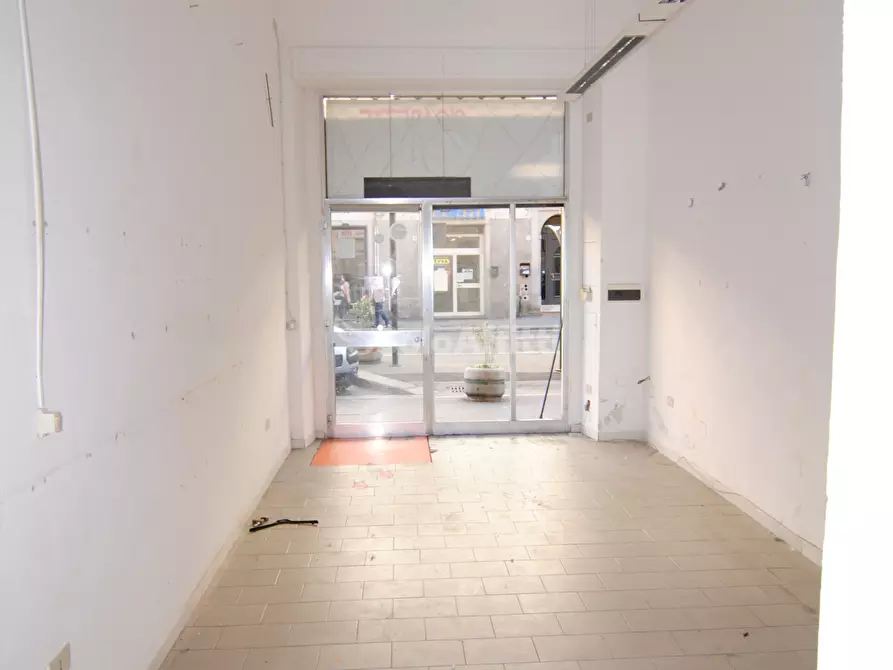 Immagine 5 di Locale commerciale in affitto  a Livorno