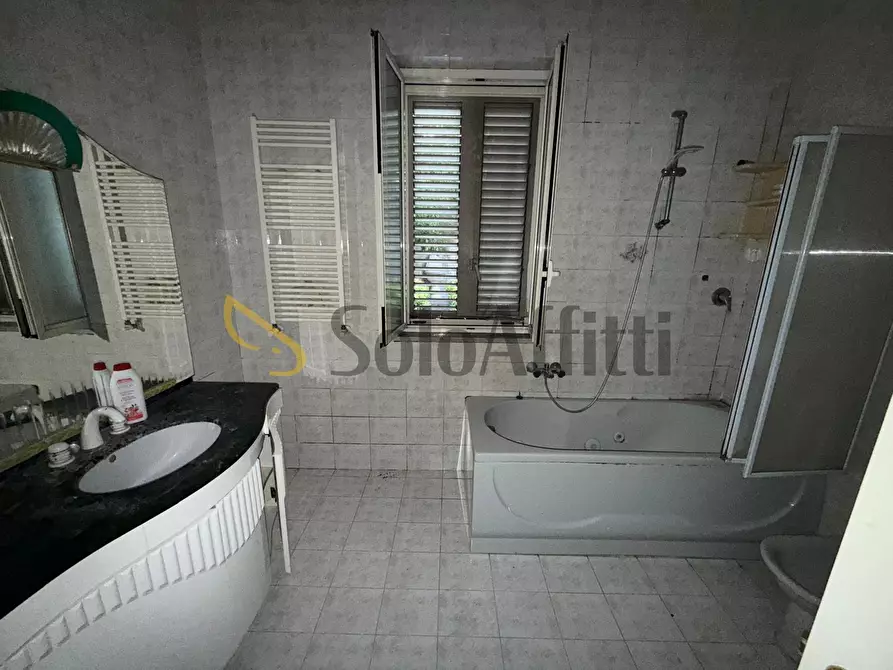 Immagine 26 di Trilocale in affitto  in Via dei Giardini 33 a Caserta