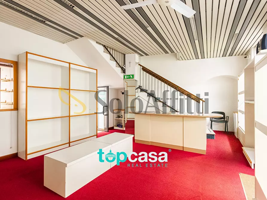 Immagine 15 di Locale commerciale in affitto  in Via Camillo Benso Conte di Cavour 3 a Busto Arsizio