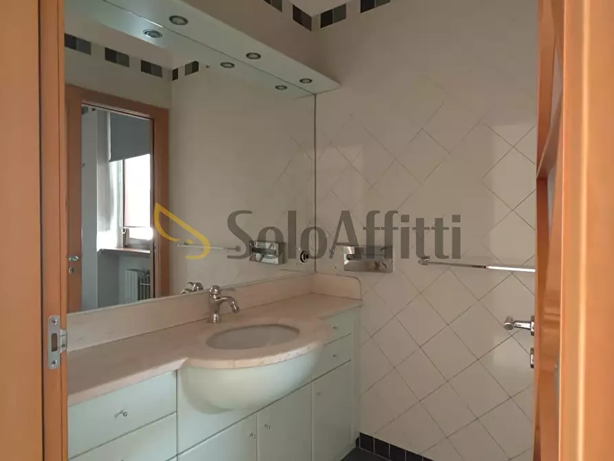 Immagine 13 di Ufficio in affitto  a Gallarate