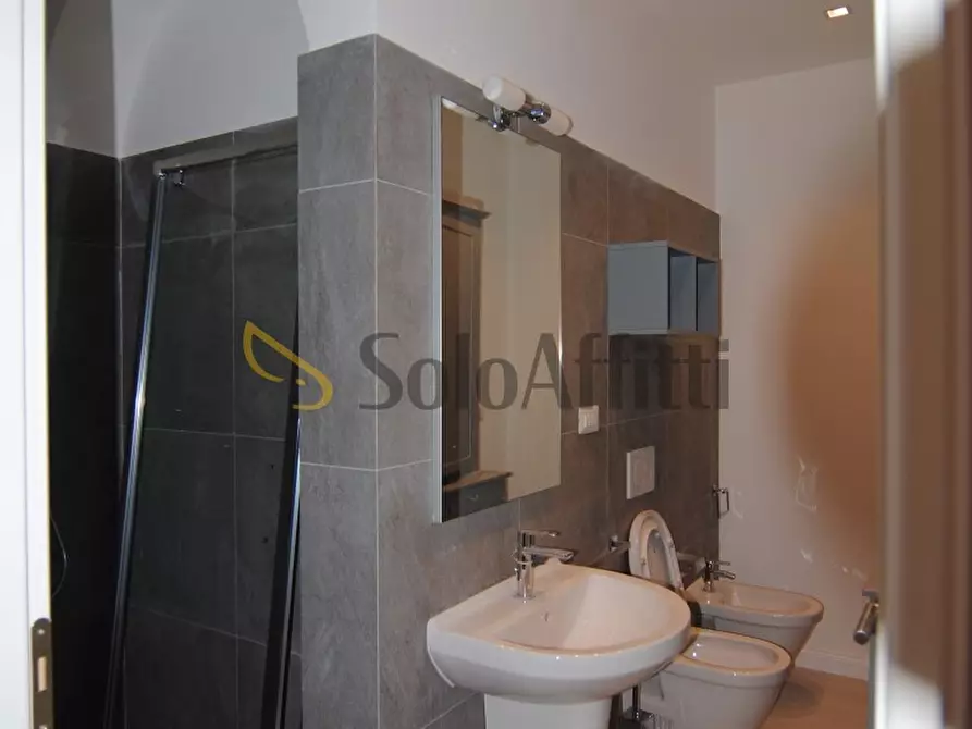 Immagine 3 di Trilocale in affitto  a Livorno