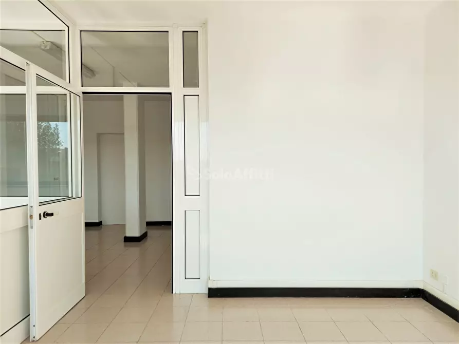 Immagine 25 di Ufficio in affitto  in Via Ivo Oliveti a Fiumicino