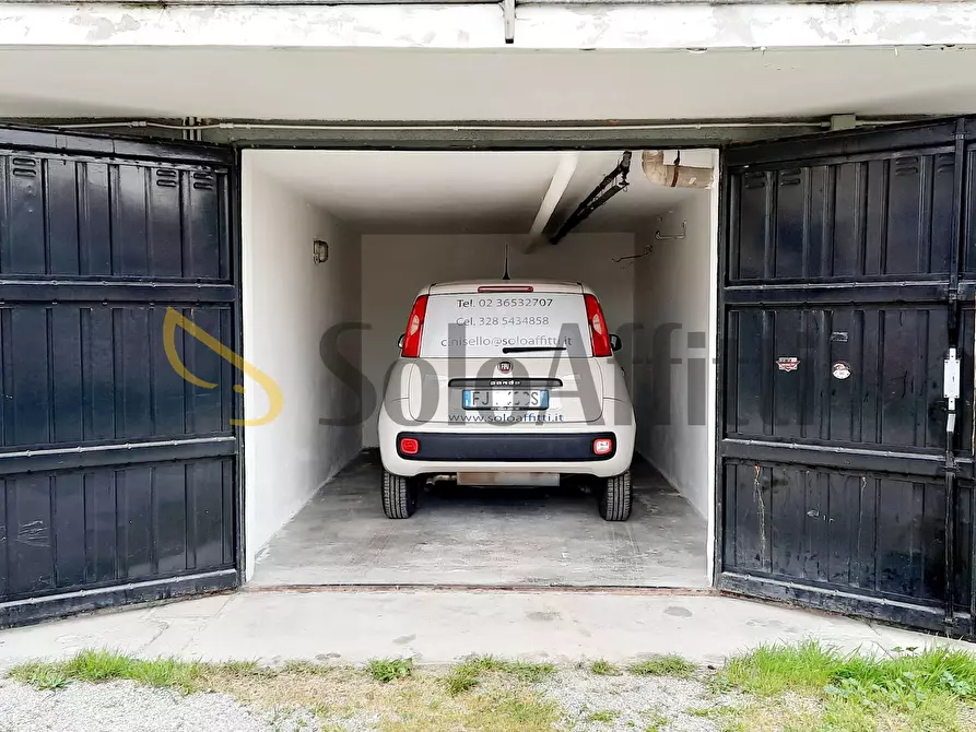Immagine 1 di Garage in affitto  in Via Monte Grappa 185 a Cinisello Balsamo
