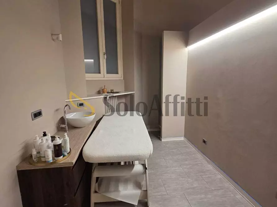 Immagine 8 di Locale commerciale in affitto  in Corso Re Umberto 46 a Torino