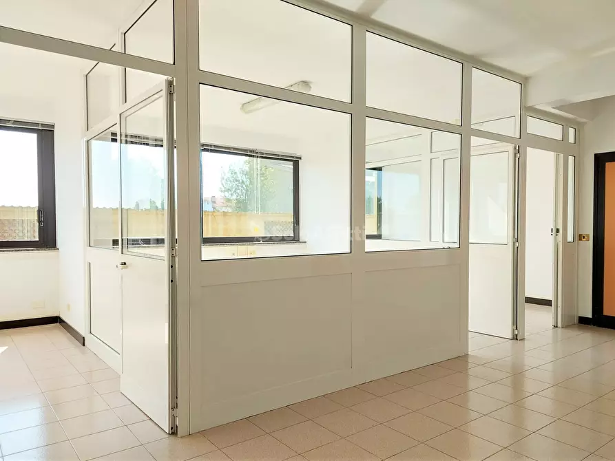 Immagine 11 di Ufficio in affitto  in Via Ivo Oliveti a Fiumicino