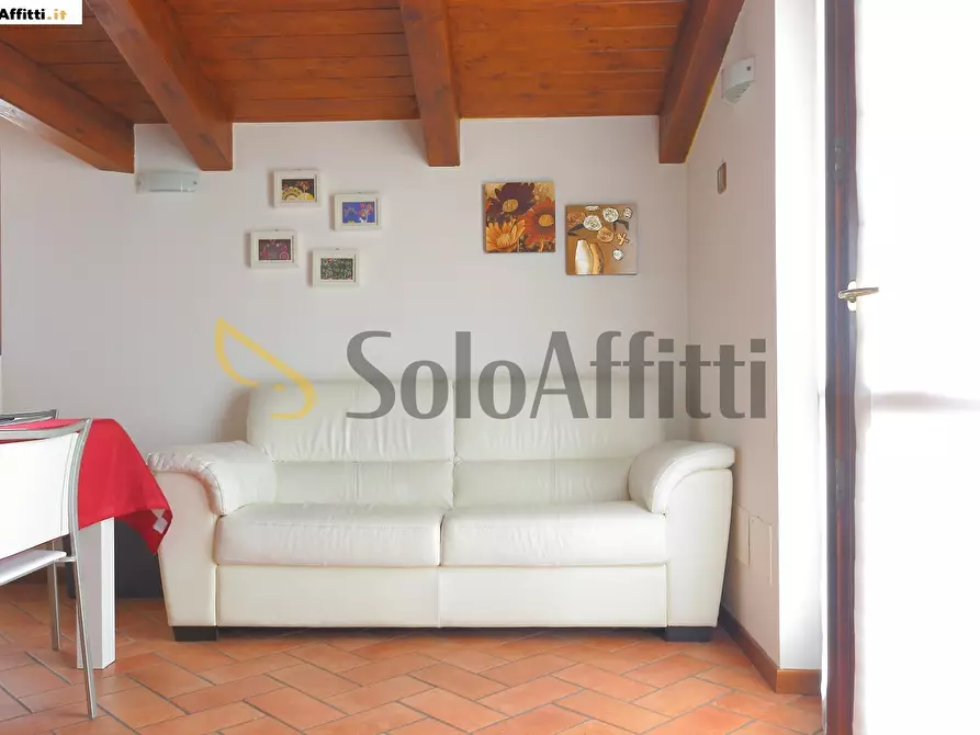 Immagine 1 di Bilocale in affitto  in Via Camillo Benso Conte di Cavour 5 a Besana In Brianza